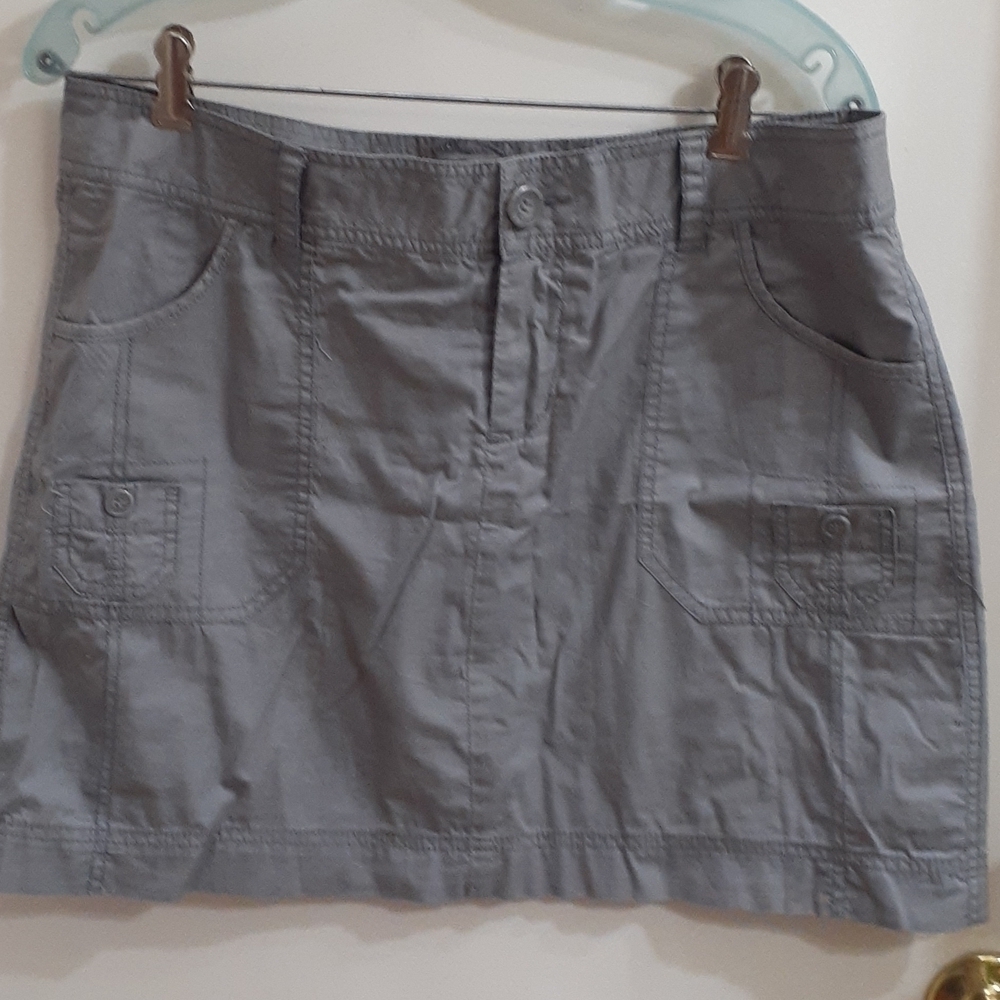 Caslon gorpcore light grey cargo skirt